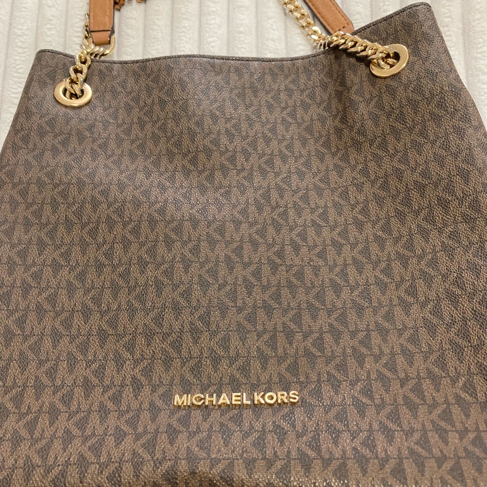 Micheal Kors Purse - Picture 2 of 16